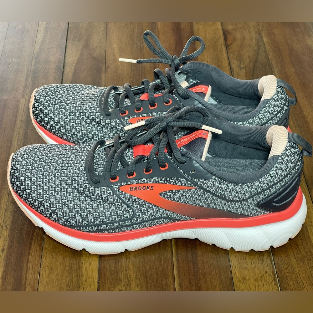 Brooks Women’s Transmit 3 Size 10.5